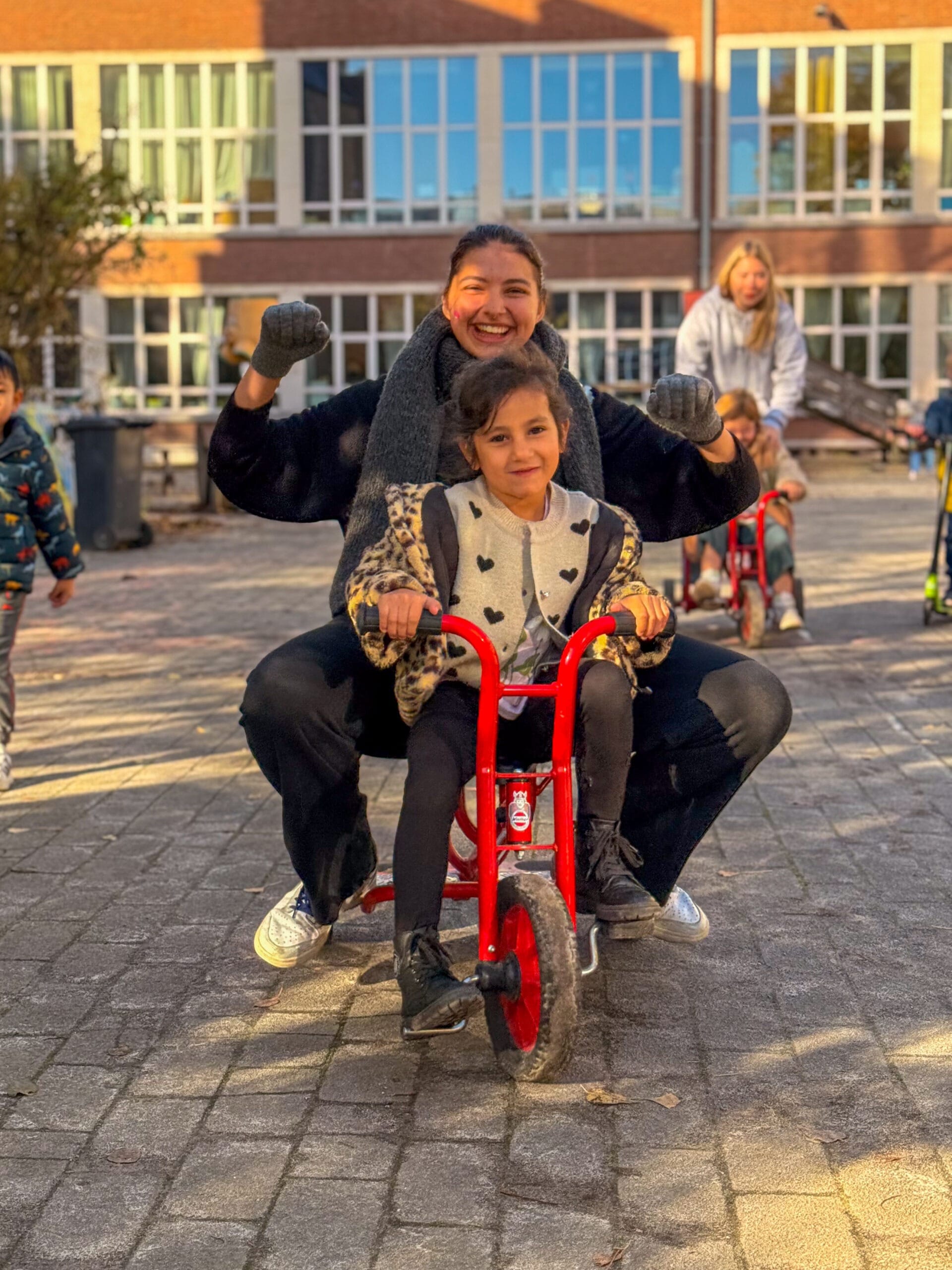 Zin in een leuke vakantiejob? svg+xml;charset=utf - aKadeemi